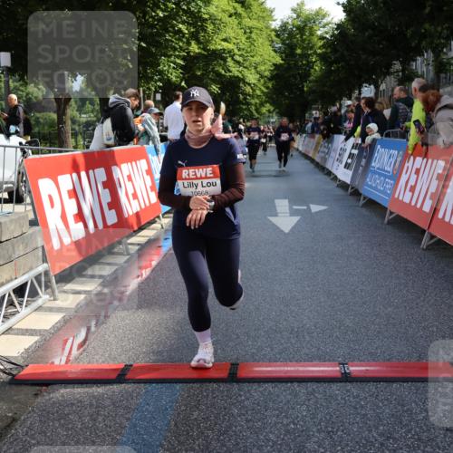14.06.2026 - REWE Women's Run Strokosch-Dieckow http://msf.ph/oto/9787182 14.06.2026 10:13:52 Ziel 10668 meine-sportfotos.de
