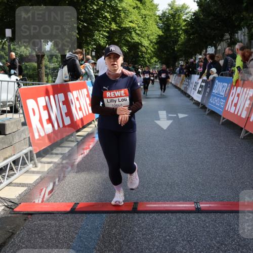 14.06.2026 - REWE Women's Run Strokosch-Dieckow http://msf.ph/oto/9787183 14.06.2026 10:13:52 Ziel 10668 meine-sportfotos.de