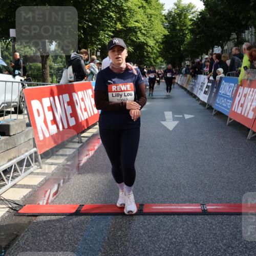 14.06.2026 - REWE Women's Run Strokosch-Dieckow http://msf.ph/oto/9787184 14.06.2026 10:13:52 Ziel 10668 meine-sportfotos.de