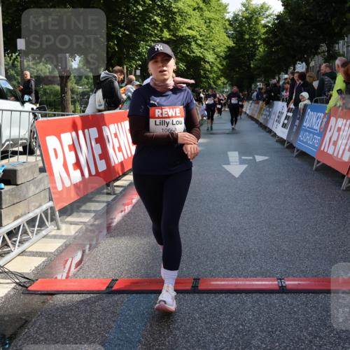 14.06.2026 - REWE Women's Run Strokosch-Dieckow http://msf.ph/oto/9787185 14.06.2026 10:13:52 Ziel 10668 meine-sportfotos.de