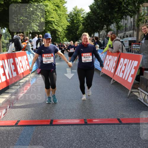 14.06.2026 - REWE Women's Run Strokosch-Dieckow http://msf.ph/oto/9787187 14.06.2026 10:14:00 Ziel 10384, 10625, 10668, 11149 meine-sportfotos.de