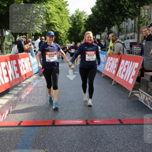 14.06.2026 - REWE Women's Run Strokosch-Dieckow http://msf.ph/oto/9787189 14.06.2026 10:14:00 Ziel 10384, 10625, 10668, 11149 meine-sportfotos.de