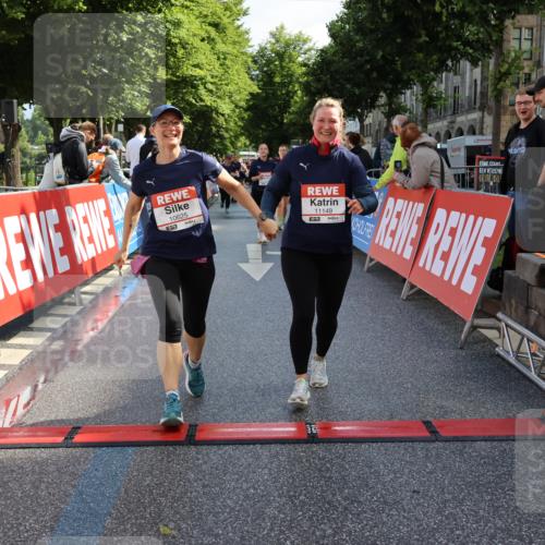 14.06.2026 - REWE Women's Run Strokosch-Dieckow http://msf.ph/oto/9787194 14.06.2026 10:14:01 Ziel 10384, 10625, 11149 meine-sportfotos.de