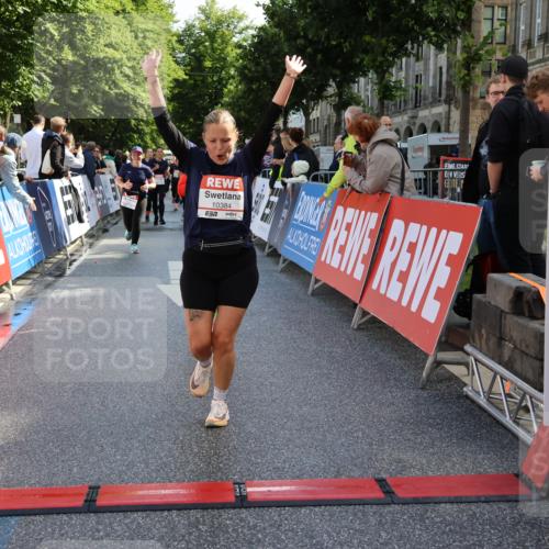 14.06.2026 - REWE Women's Run Strokosch-Dieckow http://msf.ph/oto/9787200 14.06.2026 10:14:04 Ziel 10384, 10555, 10625, 11149 meine-sportfotos.de