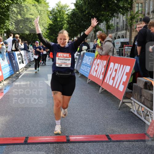 14.06.2026 - REWE Women's Run Strokosch-Dieckow http://msf.ph/oto/9787204 14.06.2026 10:14:05 Ziel 10384, 10555, 10625, 11149, 11251 meine-sportfotos.de