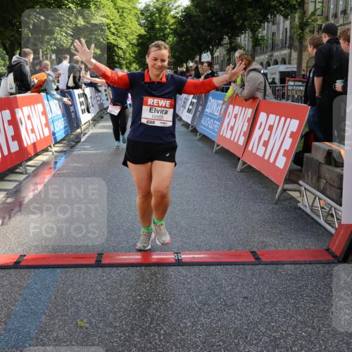 14.06.2026 - REWE Women's Run Strokosch-Dieckow http://msf.ph/oto/9787207 14.06.2026 10:14:06 Ziel 10384, 10555, 10625, 11149, 11251 meine-sportfotos.de