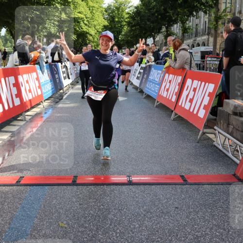 14.06.2026 - REWE Women's Run Strokosch-Dieckow http://msf.ph/oto/9787210 14.06.2026 10:14:08 Ziel 10040, 10241, 10384, 10555, 10596, 10625, 11149, 11251, 11445 meine-sportfotos.de