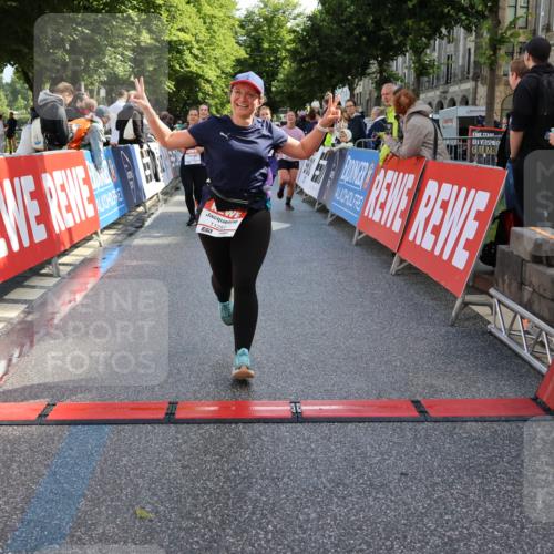 14.06.2026 - REWE Women's Run Strokosch-Dieckow http://msf.ph/oto/9787211 14.06.2026 10:14:09 Ziel 10040, 10241, 10384, 10555, 10596, 11149, 11251, 11445 meine-sportfotos.de