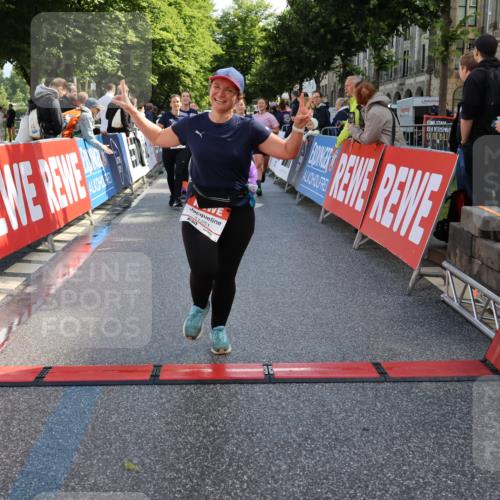 14.06.2026 - REWE Women's Run Strokosch-Dieckow http://msf.ph/oto/9787214 14.06.2026 10:14:09 Ziel 10040, 10241, 10384, 10555, 10596, 11149, 11251, 11445 meine-sportfotos.de