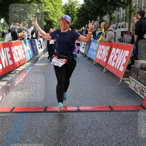 14.06.2026 - REWE Women's Run Strokosch-Dieckow http://msf.ph/oto/9787216 14.06.2026 10:14:09 Ziel 10040, 10241, 10384, 10555, 10596, 11149, 11251, 11445 meine-sportfotos.de