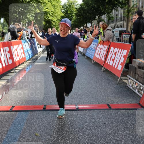 14.06.2026 - REWE Women's Run Strokosch-Dieckow http://msf.ph/oto/9787218 14.06.2026 10:14:09 Ziel 10040, 10241, 10384, 10555, 10596, 11149, 11251, 11445 meine-sportfotos.de