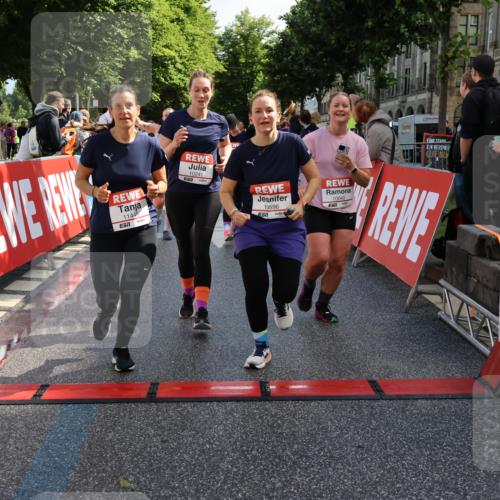 14.06.2026 - REWE Women's Run Strokosch-Dieckow http://msf.ph/oto/9787221 14.06.2026 10:14:12 Ziel 10040, 10241, 10321, 10384, 10458, 10498, 10536, 10555, 10596, 11251, 11445 meine-sportfotos.de