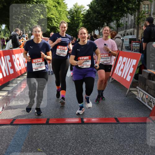 14.06.2026 - REWE Women's Run Strokosch-Dieckow http://msf.ph/oto/9787222 14.06.2026 10:14:12 Ziel 10040, 10241, 10321, 10384, 10458, 10498, 10536, 10555, 10596, 11251, 11445 meine-sportfotos.de
