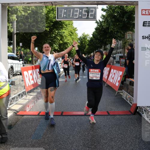 14.06.2026 - REWE Women's Run Strokosch-Dieckow http://msf.ph/oto/9787228 14.06.2026 10:14:14 Ziel 10040, 10241, 10321, 10452, 10458, 10498, 10536, 10555, 10596, 10711, 11251, 11445 meine-sportfotos.de