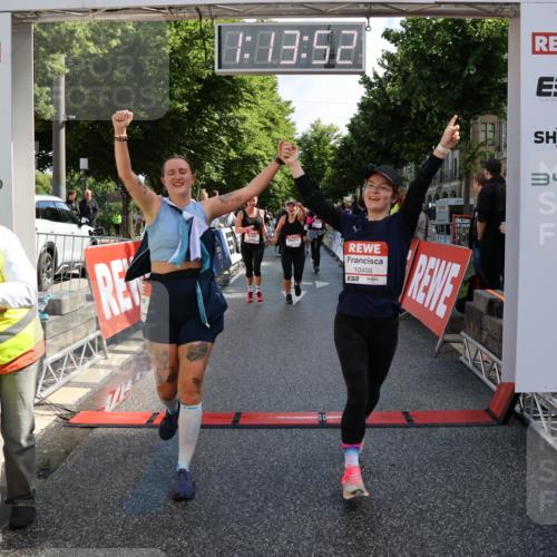 14.06.2026 - REWE Women's Run Strokosch-Dieckow http://msf.ph/oto/9787230 14.06.2026 10:14:14 Ziel 10040, 10241, 10321, 10452, 10458, 10498, 10536, 10555, 10596, 10711, 11251, 11445 meine-sportfotos.de