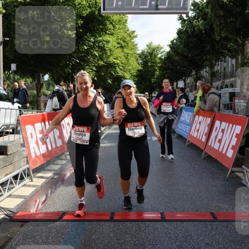14.06.2026 - REWE Women's Run Strokosch-Dieckow http://msf.ph/oto/9787236 14.06.2026 10:14:17 Ziel 10040, 10241, 10321, 10336, 10452, 10458, 10498, 10536, 10596, 10711, 11251, 11445 meine-sportfotos.de