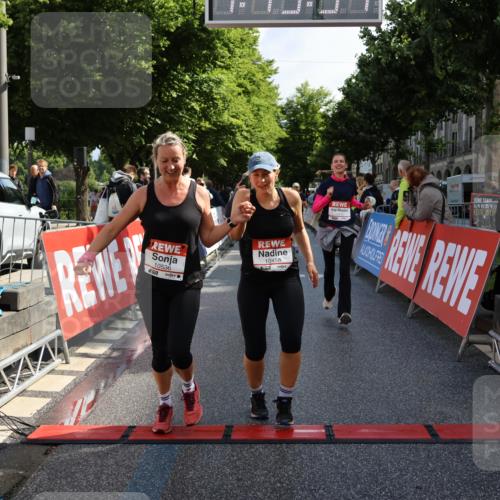 14.06.2026 - REWE Women's Run Strokosch-Dieckow http://msf.ph/oto/9787237 14.06.2026 10:14:17 Ziel 10040, 10241, 10321, 10336, 10452, 10458, 10498, 10536, 10596, 10711, 11251, 11445 meine-sportfotos.de