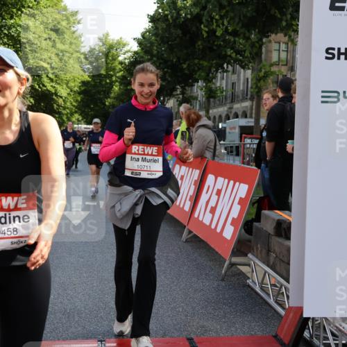 14.06.2026 - REWE Women's Run Strokosch-Dieckow http://msf.ph/oto/9787239 14.06.2026 10:14:18 Ziel 10040, 10241, 10321, 10336, 10452, 10458, 10498, 10536, 10596, 10711, 11425, 11445, 11497 meine-sportfotos.de