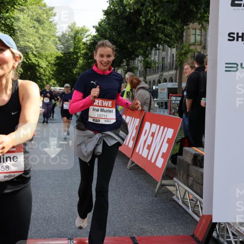 14.06.2026 - REWE Women's Run Strokosch-Dieckow http://msf.ph/oto/9787240 14.06.2026 10:14:18 Ziel 10040, 10241, 10321, 10336, 10452, 10458, 10498, 10536, 10596, 10711, 11425, 11445, 11497 meine-sportfotos.de