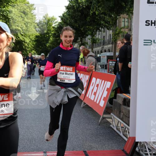 14.06.2026 - REWE Women's Run Strokosch-Dieckow http://msf.ph/oto/9787241 14.06.2026 10:14:18 Ziel 10040, 10241, 10321, 10336, 10452, 10458, 10498, 10536, 10596, 10711, 11425, 11445, 11497 meine-sportfotos.de
