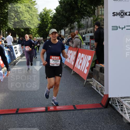 14.06.2026 - REWE Women's Run Strokosch-Dieckow http://msf.ph/oto/9787242 14.06.2026 10:14:22 Ziel 10321, 10336, 10452, 10458, 10498, 10536, 10711, 11295, 11425, 11497 meine-sportfotos.de