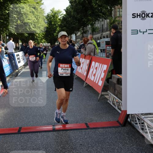 14.06.2026 - REWE Women's Run Strokosch-Dieckow http://msf.ph/oto/9787243 14.06.2026 10:14:22 Ziel 10321, 10336, 10452, 10458, 10498, 10536, 10711, 11295, 11425, 11497 meine-sportfotos.de