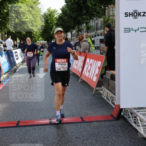 14.06.2026 - REWE Women's Run Strokosch-Dieckow http://msf.ph/oto/9787244 14.06.2026 10:14:22 Ziel 10321, 10336, 10452, 10458, 10498, 10536, 10711, 11295, 11425, 11497 meine-sportfotos.de