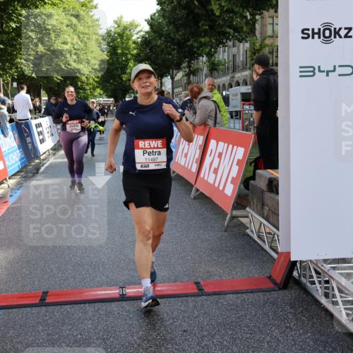 14.06.2026 - REWE Women's Run Strokosch-Dieckow http://msf.ph/oto/9787245 14.06.2026 10:14:22 Ziel 10321, 10336, 10452, 10458, 10498, 10536, 10711, 11295, 11425, 11497 meine-sportfotos.de