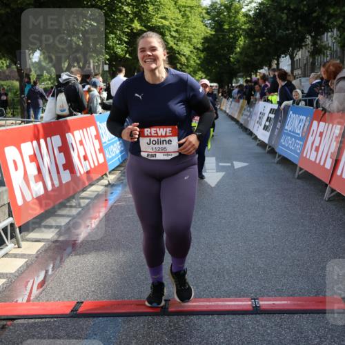 14.06.2026 - REWE Women's Run Strokosch-Dieckow http://msf.ph/oto/9787249 14.06.2026 10:14:24 Ziel 10336, 10452, 10458, 10536, 10696, 10711, 11295, 11425, 11497 meine-sportfotos.de