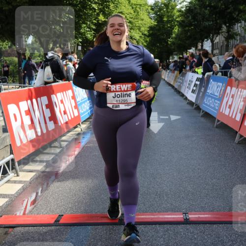 14.06.2026 - REWE Women's Run Strokosch-Dieckow http://msf.ph/oto/9787251 14.06.2026 10:14:24 Ziel 10336, 10452, 10458, 10536, 10696, 10711, 11295, 11425, 11497 meine-sportfotos.de