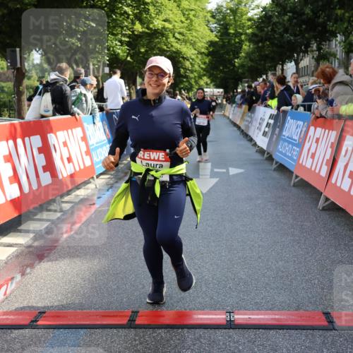 14.06.2026 - REWE Women's Run Strokosch-Dieckow http://msf.ph/oto/9787252 14.06.2026 10:14:27 Ziel 10175, 10336, 10696, 11295, 11425, 11497 meine-sportfotos.de