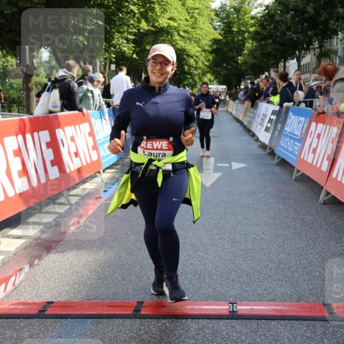 14.06.2026 - REWE Women's Run Strokosch-Dieckow http://msf.ph/oto/9787253 14.06.2026 10:14:27 Ziel 10175, 10336, 10696, 11295, 11425, 11497 meine-sportfotos.de