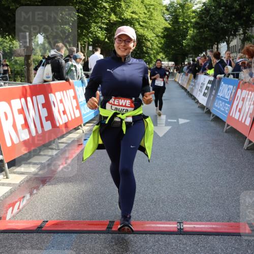 14.06.2026 - REWE Women's Run Strokosch-Dieckow http://msf.ph/oto/9787254 14.06.2026 10:14:27 Ziel 10175, 10336, 10696, 11295, 11425, 11497 meine-sportfotos.de
