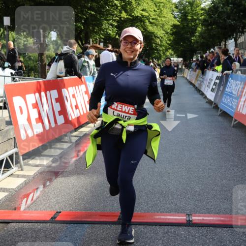 14.06.2026 - REWE Women's Run Strokosch-Dieckow http://msf.ph/oto/9787256 14.06.2026 10:14:27 Ziel 10175, 10336, 10696, 11295, 11425, 11497 meine-sportfotos.de