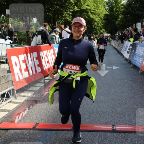 14.06.2026 - REWE Women's Run Strokosch-Dieckow http://msf.ph/oto/9787257 14.06.2026 10:14:27 Ziel 10175, 10336, 10696, 11295, 11425, 11497 meine-sportfotos.de