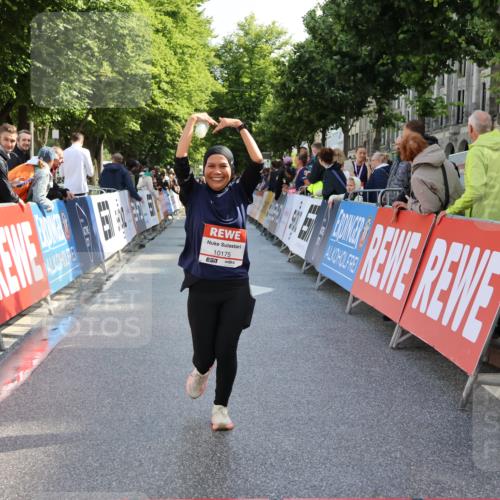 14.06.2026 - REWE Women's Run Strokosch-Dieckow http://msf.ph/oto/9787263 14.06.2026 10:14:30 Ziel 10175, 10696, 11295, 11425, 11497 meine-sportfotos.de