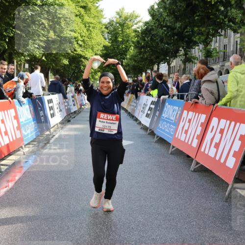 14.06.2026 - REWE Women's Run Strokosch-Dieckow http://msf.ph/oto/9787264 14.06.2026 10:14:31 Ziel 10175, 10696, 11295 meine-sportfotos.de