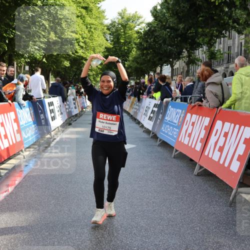 14.06.2026 - REWE Women's Run Strokosch-Dieckow http://msf.ph/oto/9787265 14.06.2026 10:14:31 Ziel 10175, 10696, 11295 meine-sportfotos.de