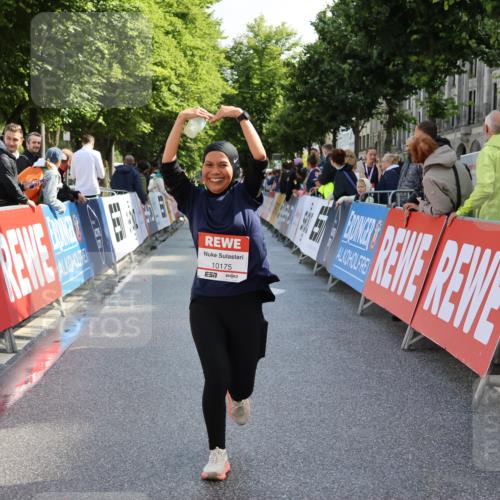 14.06.2026 - REWE Women's Run Strokosch-Dieckow http://msf.ph/oto/9787268 14.06.2026 10:14:31 Ziel 10175, 10696, 11295 meine-sportfotos.de