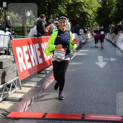 14.06.2026 - REWE Women's Run Strokosch-Dieckow http://msf.ph/oto/9787270 14.06.2026 10:14:41 Ziel 10717 meine-sportfotos.de