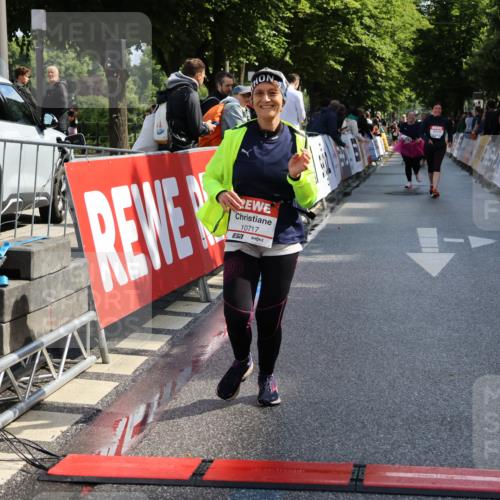 14.06.2026 - REWE Women's Run Strokosch-Dieckow http://msf.ph/oto/9787271 14.06.2026 10:14:41 Ziel 10717 meine-sportfotos.de