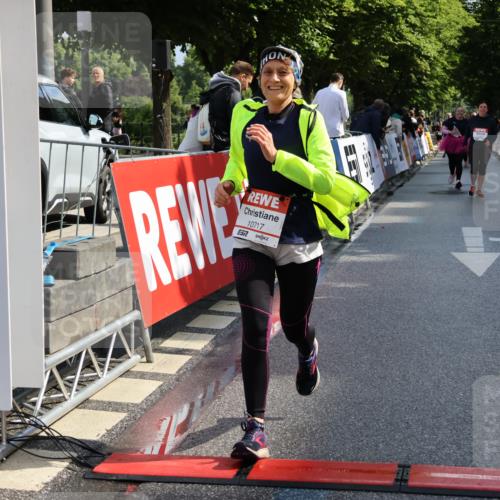 14.06.2026 - REWE Women's Run Strokosch-Dieckow http://msf.ph/oto/9787274 14.06.2026 10:14:41 Ziel 10717 meine-sportfotos.de