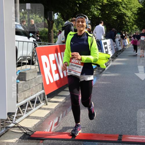 14.06.2026 - REWE Women's Run Strokosch-Dieckow http://msf.ph/oto/9787275 14.06.2026 10:14:41 Ziel 10717 meine-sportfotos.de