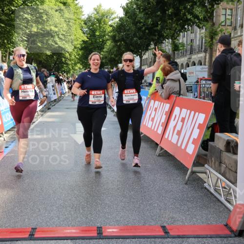 14.06.2026 - REWE Women's Run Strokosch-Dieckow http://msf.ph/oto/9787288 14.06.2026 10:14:52 Ziel 10509, 10716, 11125, 11359, 11461 meine-sportfotos.de