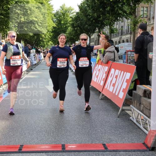 14.06.2026 - REWE Women's Run Strokosch-Dieckow http://msf.ph/oto/9787289 14.06.2026 10:14:52 Ziel 10509, 10716, 11125, 11359, 11461 meine-sportfotos.de