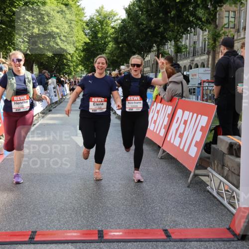 14.06.2026 - REWE Women's Run Strokosch-Dieckow http://msf.ph/oto/9787290 14.06.2026 10:14:52 Ziel 10509, 10716, 11125, 11359, 11461 meine-sportfotos.de