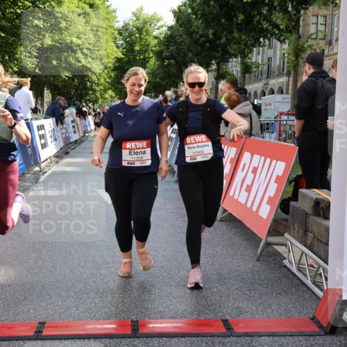 14.06.2026 - REWE Women's Run Strokosch-Dieckow http://msf.ph/oto/9787295 14.06.2026 10:14:53 Ziel 10509, 10716, 11125, 11359, 11461 meine-sportfotos.de