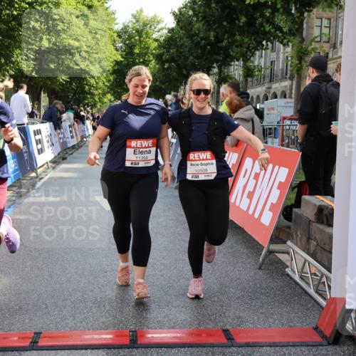 14.06.2026 - REWE Women's Run Strokosch-Dieckow http://msf.ph/oto/9787296 14.06.2026 10:14:53 Ziel 10509, 10716, 11125, 11359, 11461 meine-sportfotos.de