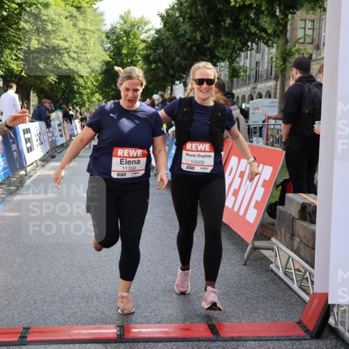 14.06.2026 - REWE Women's Run Strokosch-Dieckow http://msf.ph/oto/9787298 14.06.2026 10:14:53 Ziel 10509, 10716, 11125, 11359, 11461 meine-sportfotos.de