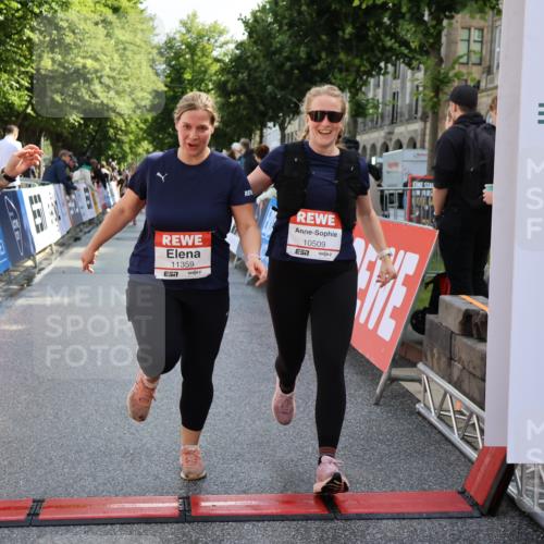 14.06.2026 - REWE Women's Run Strokosch-Dieckow http://msf.ph/oto/9787299 14.06.2026 10:14:53 Ziel 10509, 10716, 11125, 11359, 11461 meine-sportfotos.de